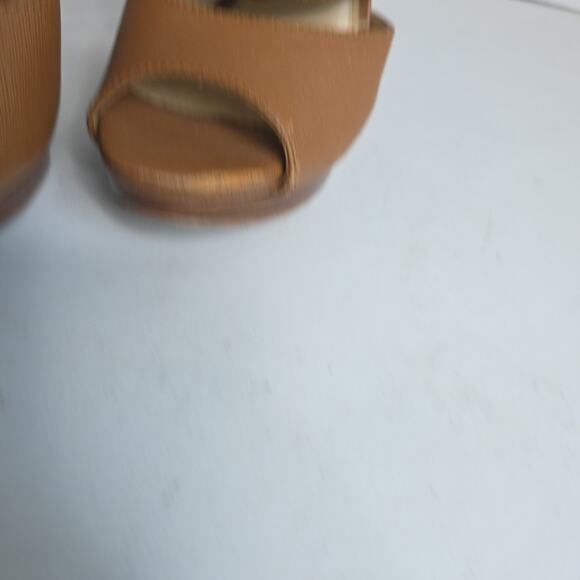 Michael Kors Mackenzie 5" Heels Gold Brown Leather Strap 7 M Big Logo Peep Toe - Picture 7 of 12
